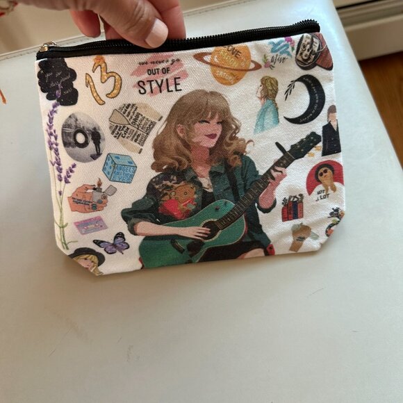 COSMETIC POUCH NEW IN PACKAGE - Picture 3 of 6